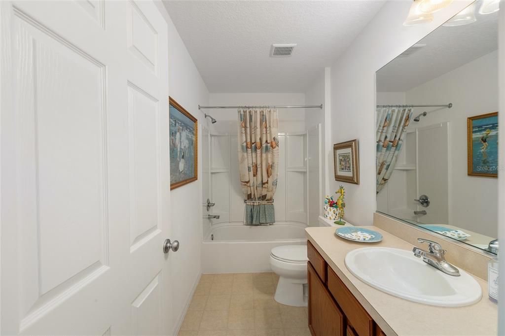 Activo con contrato: $325,000 (3 camas, 2 baños, 1240 Pies cuadrados)