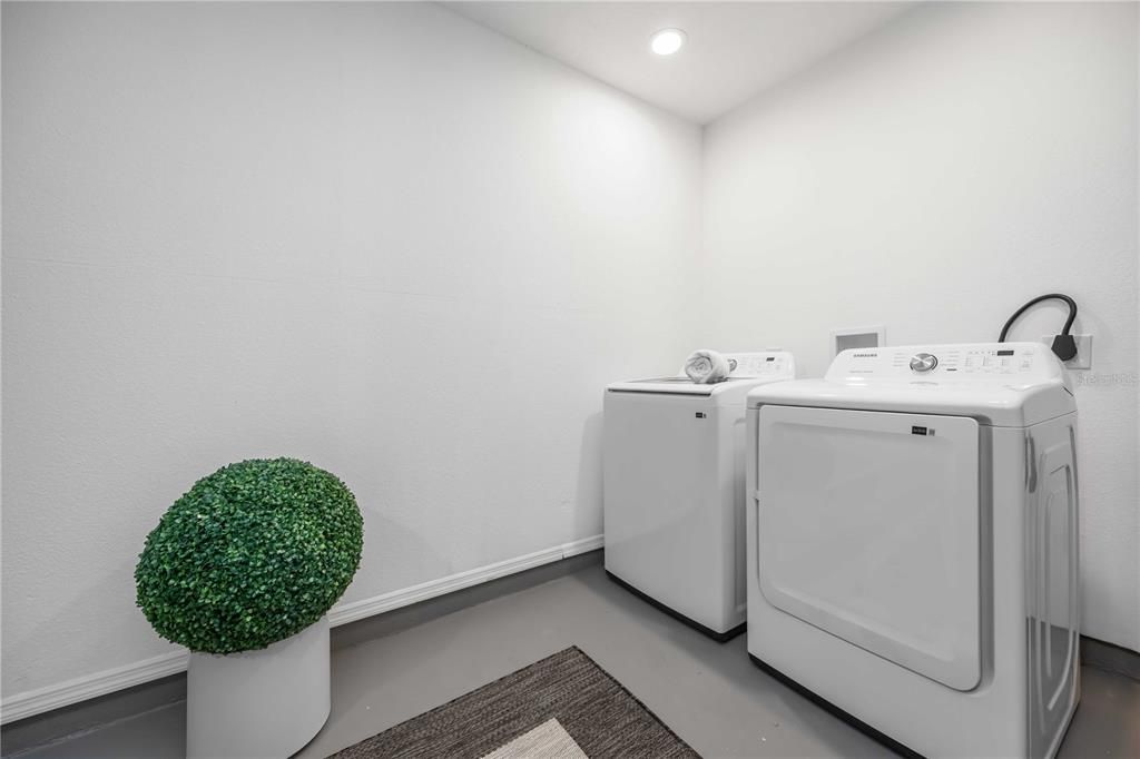 Activo con contrato: $270,000 (3 camas, 2 baños, 1144 Pies cuadrados)