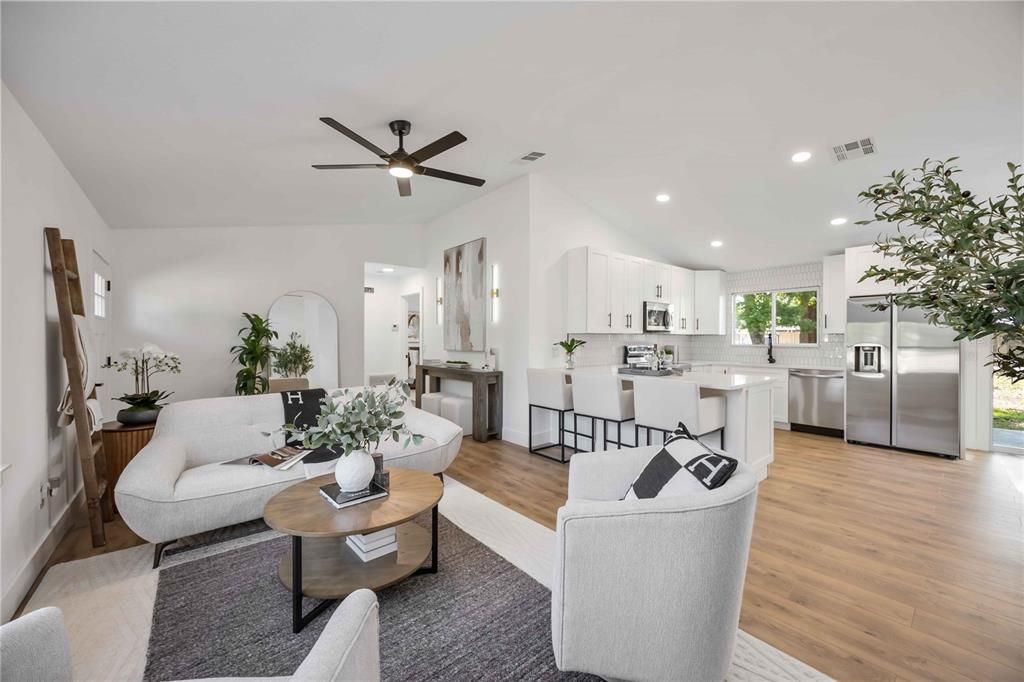 Activo con contrato: $270,000 (3 camas, 2 baños, 1144 Pies cuadrados)
