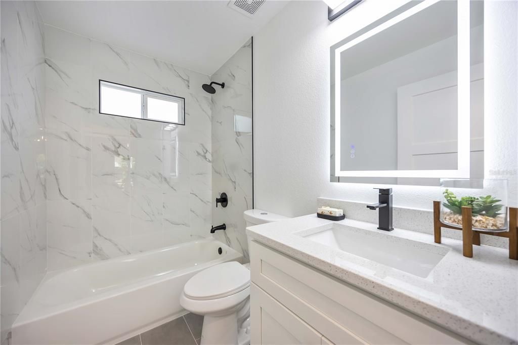 Activo con contrato: $270,000 (3 camas, 2 baños, 1144 Pies cuadrados)