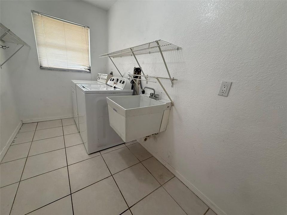 В аренду: $2,495 (4 спален, 3 ванн, 2318 Квадратных фут)