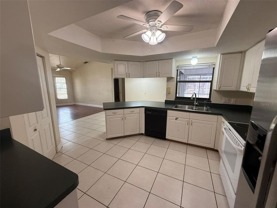 В аренду: $2,495 (4 спален, 3 ванн, 2318 Квадратных фут)