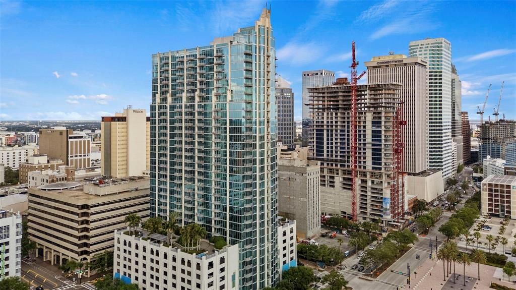 合同活跃: $499,000 (1 贝兹, 1 浴室, 901 平方英尺)