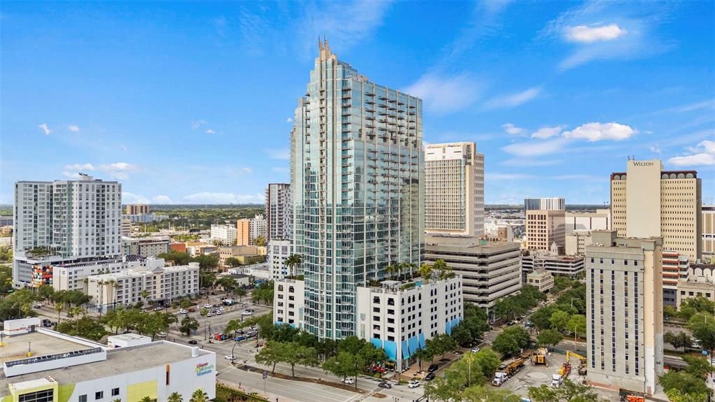 合同活跃: $499,000 (1 贝兹, 1 浴室, 901 平方英尺)