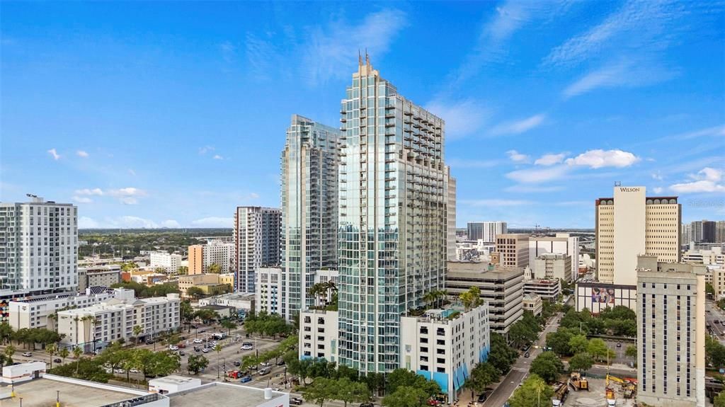 合同活跃: $499,000 (1 贝兹, 1 浴室, 901 平方英尺)