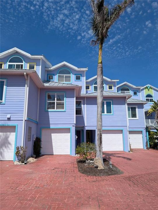 For Sale: $315,000 (2 beds, 2 baths, 1329 Square Feet)