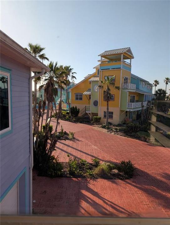 For Sale: $315,000 (2 beds, 2 baths, 1329 Square Feet)