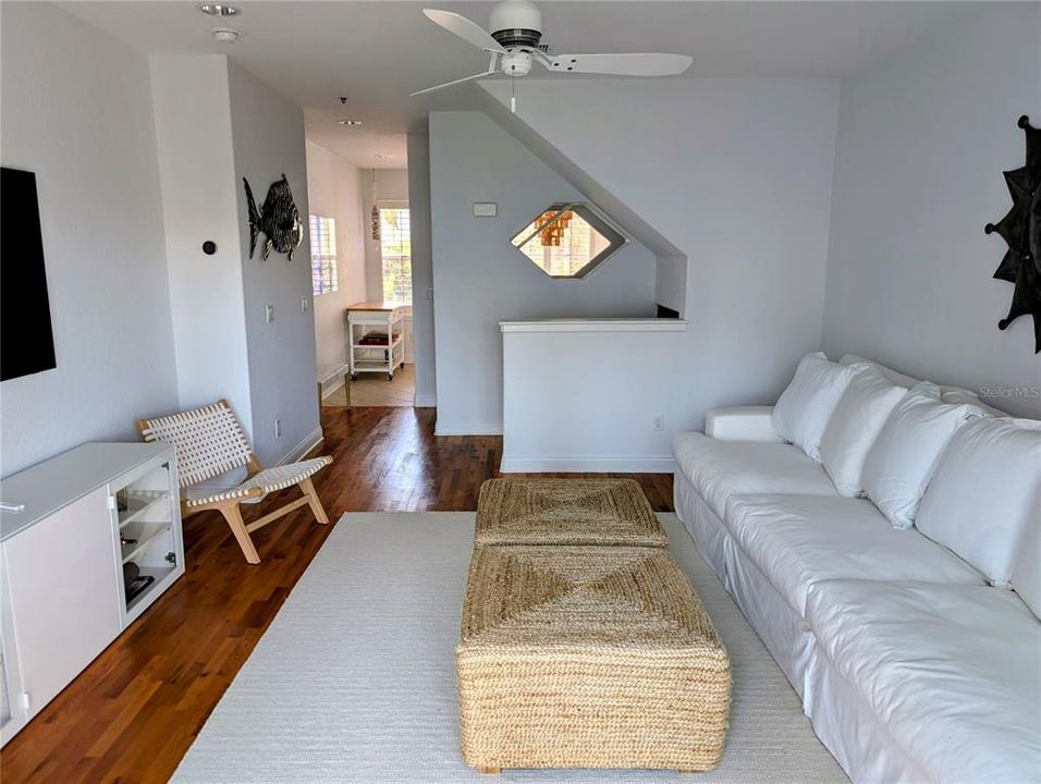 For Sale: $315,000 (2 beds, 2 baths, 1329 Square Feet)