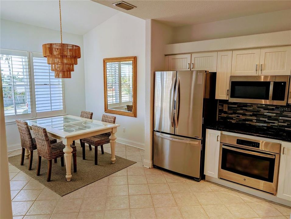 For Sale: $315,000 (2 beds, 2 baths, 1329 Square Feet)