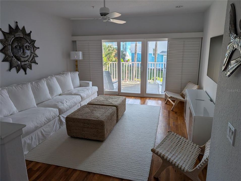 For Sale: $315,000 (2 beds, 2 baths, 1329 Square Feet)