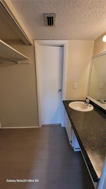 В аренду: $1,550 (2 спален, 1 ванн, 1068 Квадратных фут)