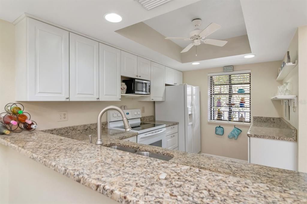 待售: $215,000 (2 贝兹, 2 浴室, 945 平方英尺)