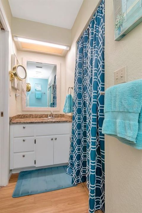 待售: $215,000 (2 贝兹, 2 浴室, 945 平方英尺)