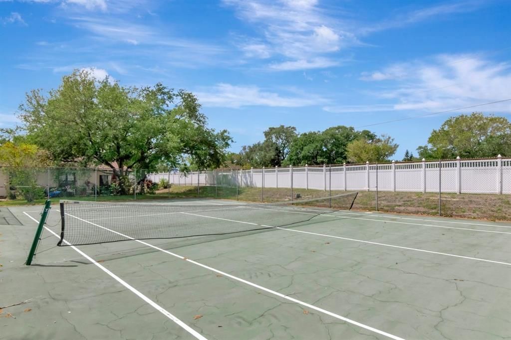 待售: $215,000 (2 贝兹, 2 浴室, 945 平方英尺)