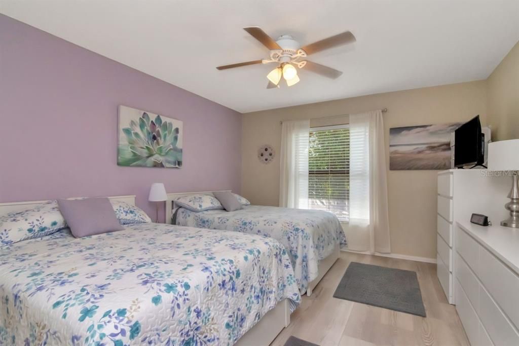 待售: $215,000 (2 贝兹, 2 浴室, 945 平方英尺)