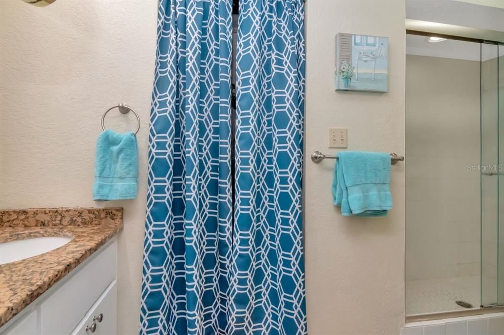 待售: $215,000 (2 贝兹, 2 浴室, 945 平方英尺)