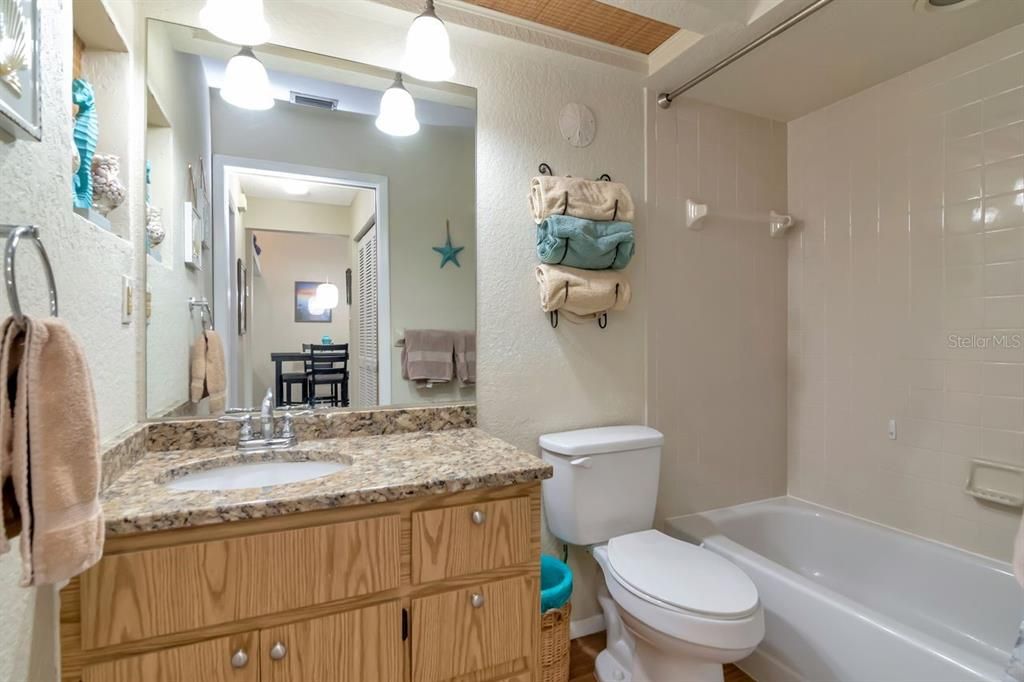 待售: $215,000 (2 贝兹, 2 浴室, 945 平方英尺)