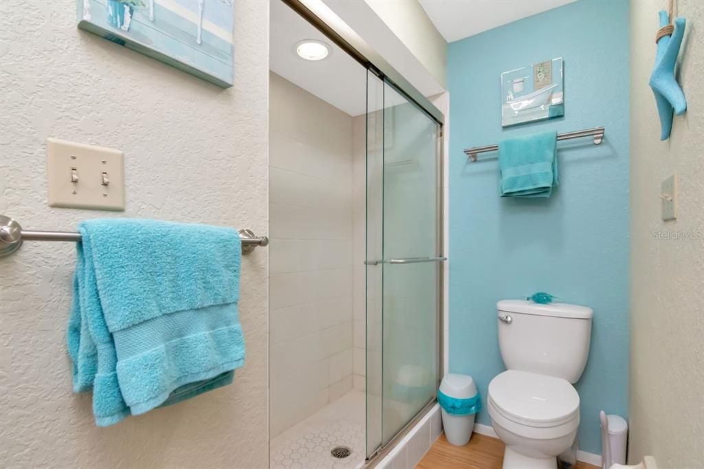 待售: $215,000 (2 贝兹, 2 浴室, 945 平方英尺)