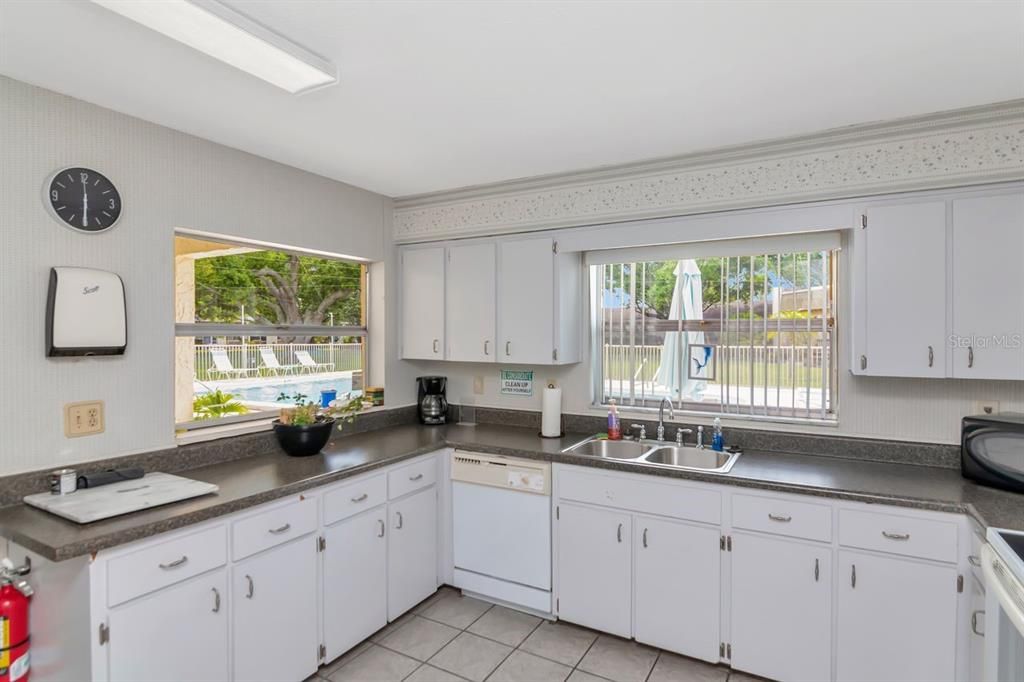 待售: $215,000 (2 贝兹, 2 浴室, 945 平方英尺)