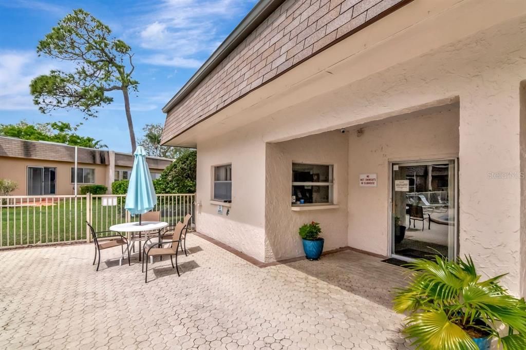 待售: $215,000 (2 贝兹, 2 浴室, 945 平方英尺)