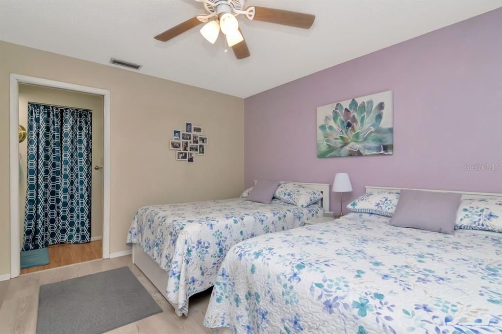 待售: $215,000 (2 贝兹, 2 浴室, 945 平方英尺)