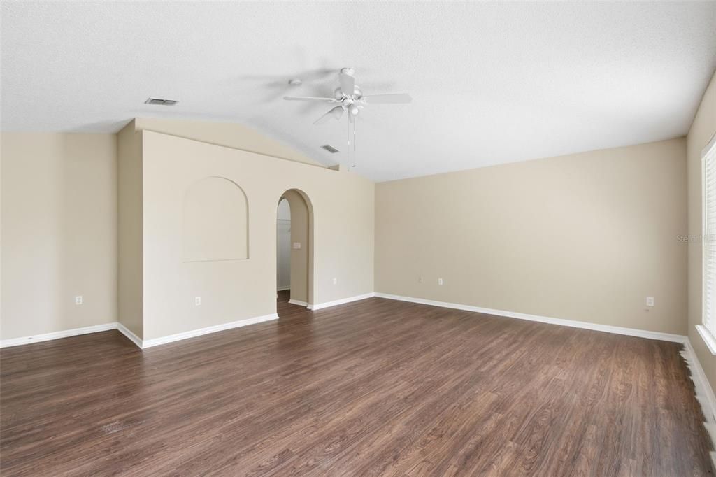 For Sale: $284,900 (4 beds, 2 baths, 2856 Square Feet)