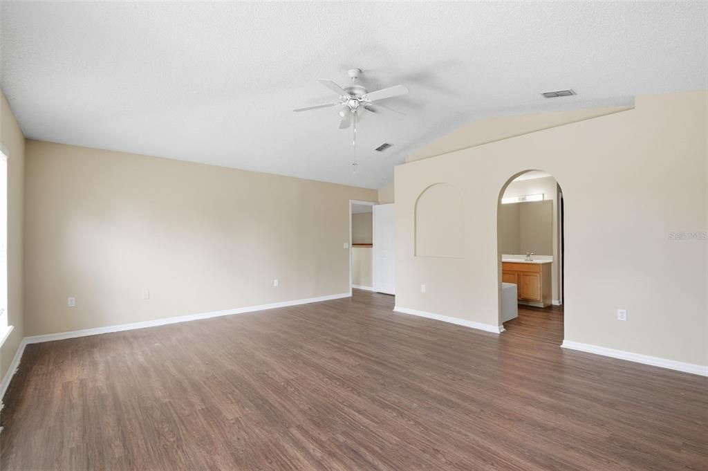 For Sale: $284,900 (4 beds, 2 baths, 2856 Square Feet)