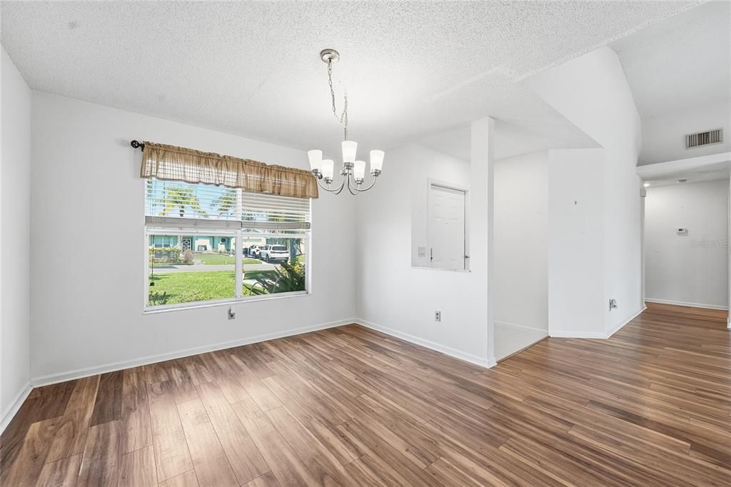 En Venta: $239,999 (2 camas, 2 baños, 1305 Pies cuadrados)