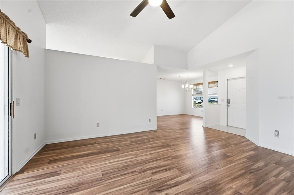En Venta: $239,999 (2 camas, 2 baños, 1305 Pies cuadrados)