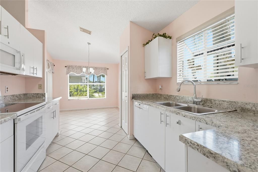 En Venta: $239,999 (2 camas, 2 baños, 1305 Pies cuadrados)