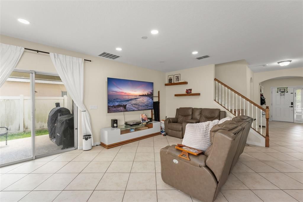 En Venta: $565,000 (5 camas, 2 baños, 3021 Pies cuadrados)