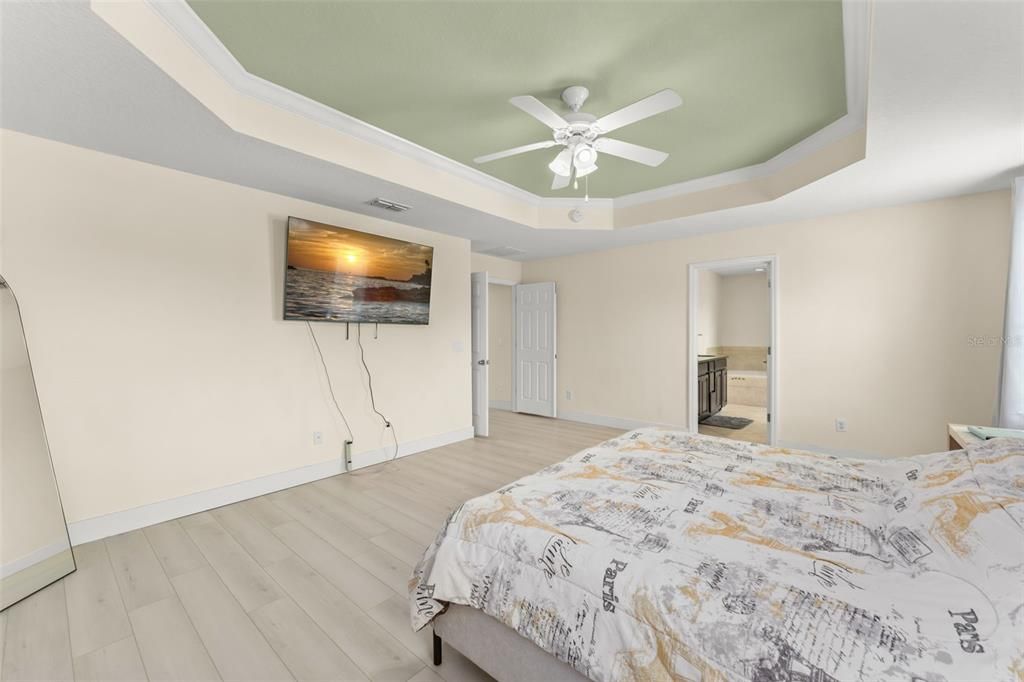 En Venta: $565,000 (5 camas, 2 baños, 3021 Pies cuadrados)
