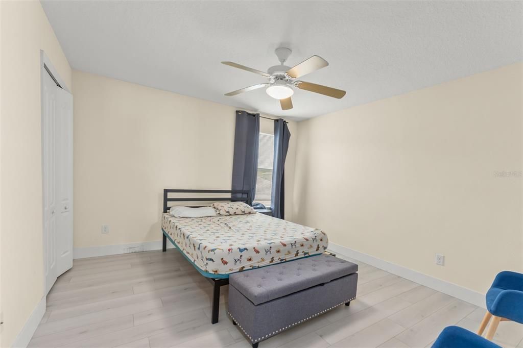 En Venta: $565,000 (5 camas, 2 baños, 3021 Pies cuadrados)
