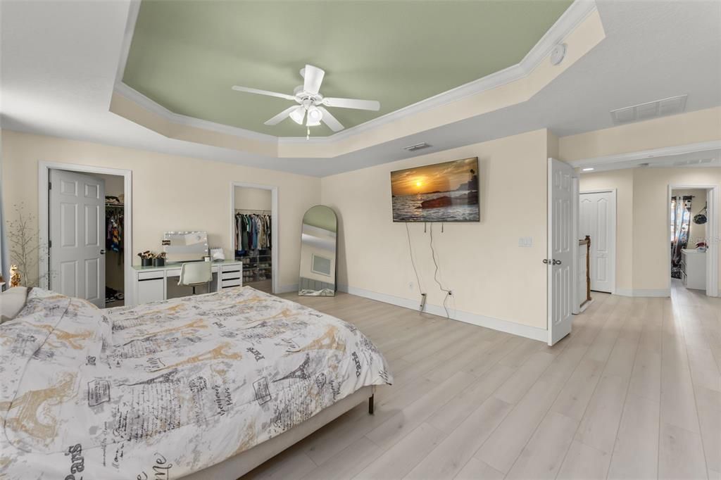 En Venta: $565,000 (5 camas, 2 baños, 3021 Pies cuadrados)
