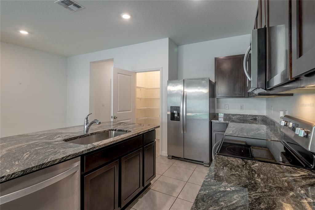 For Rent: $1,995 (3 beds, 2 baths, 1673 Square Feet)