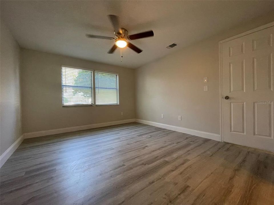 В аренду: $1,900 (2 спален, 2 ванн, 915 Квадратных фут)