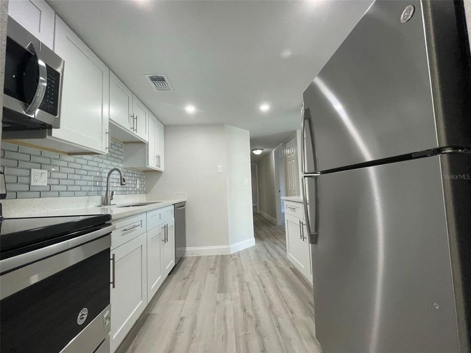 В аренду: $1,900 (2 спален, 2 ванн, 915 Квадратных фут)