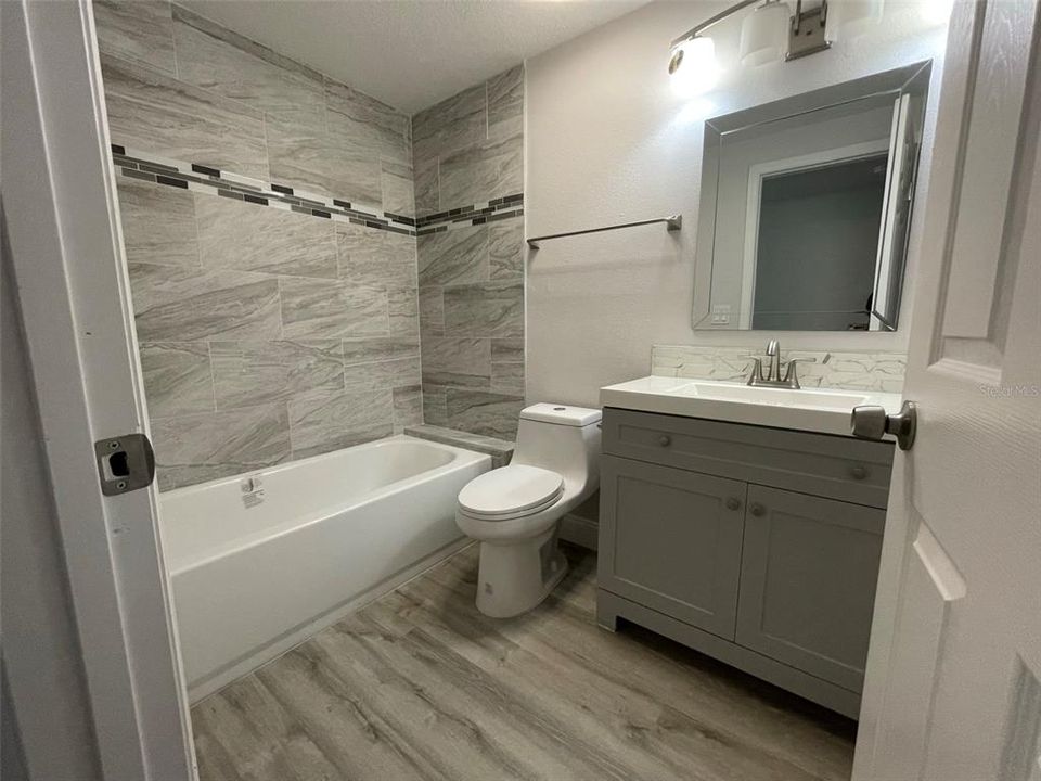 В аренду: $1,900 (2 спален, 2 ванн, 915 Квадратных фут)