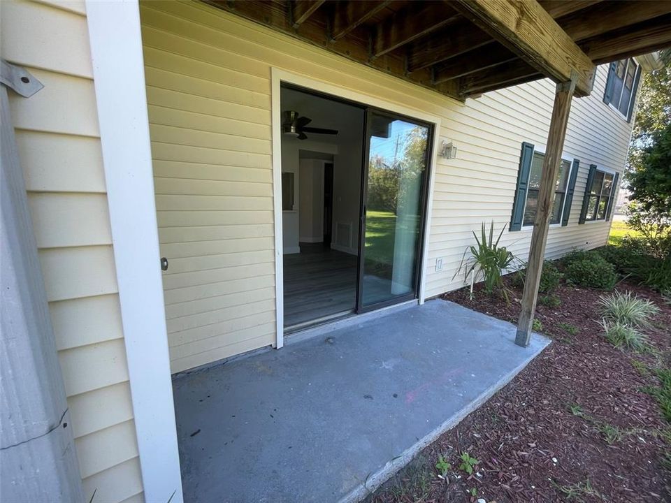 В аренду: $1,900 (2 спален, 2 ванн, 915 Квадратных фут)