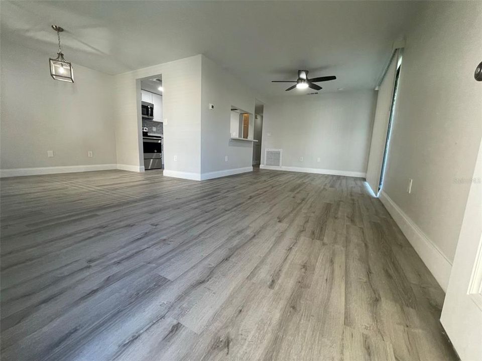 В аренду: $1,900 (2 спален, 2 ванн, 915 Квадратных фут)