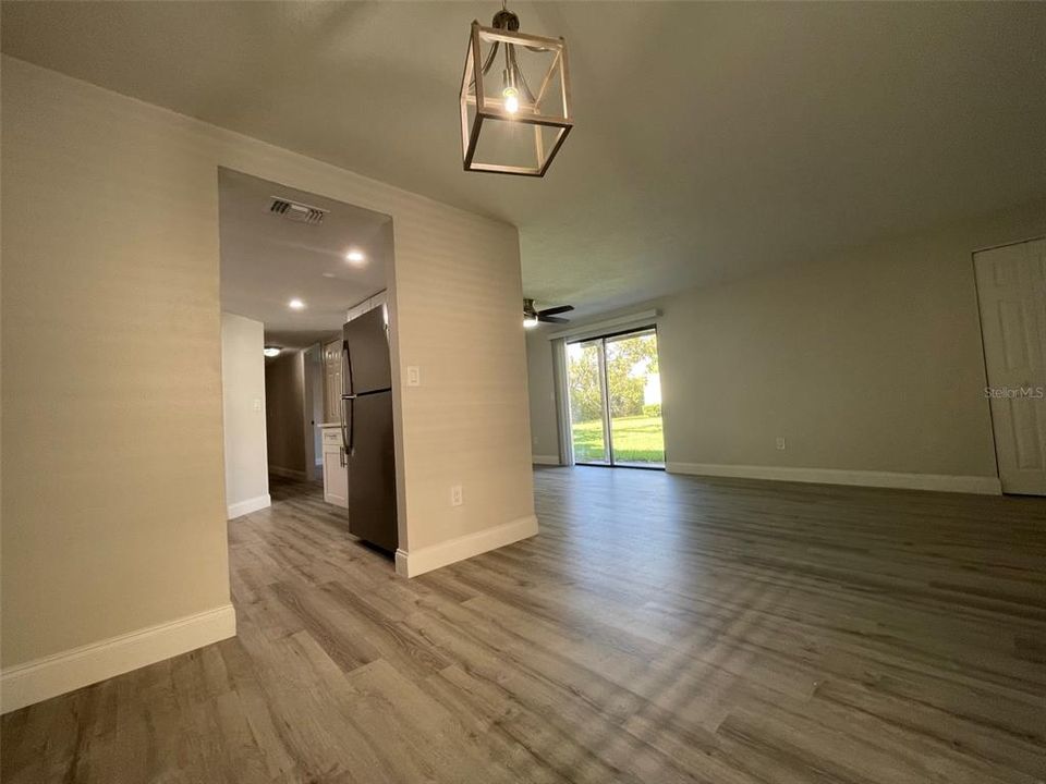 В аренду: $1,900 (2 спален, 2 ванн, 915 Квадратных фут)