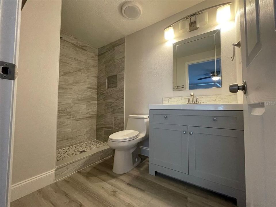 В аренду: $1,900 (2 спален, 2 ванн, 915 Квадратных фут)