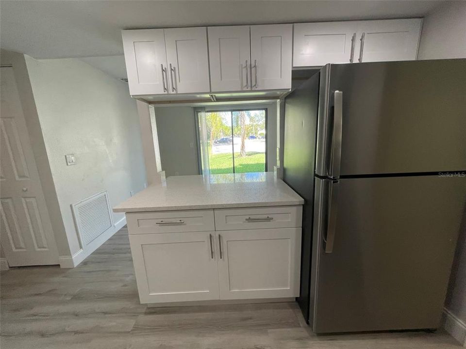 В аренду: $1,900 (2 спален, 2 ванн, 915 Квадратных фут)