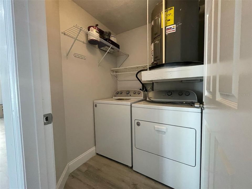 В аренду: $1,900 (2 спален, 2 ванн, 915 Квадратных фут)