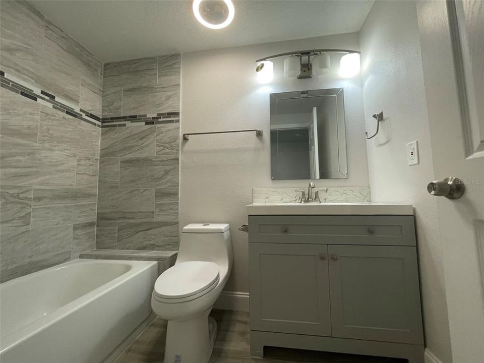 В аренду: $1,900 (2 спален, 2 ванн, 915 Квадратных фут)