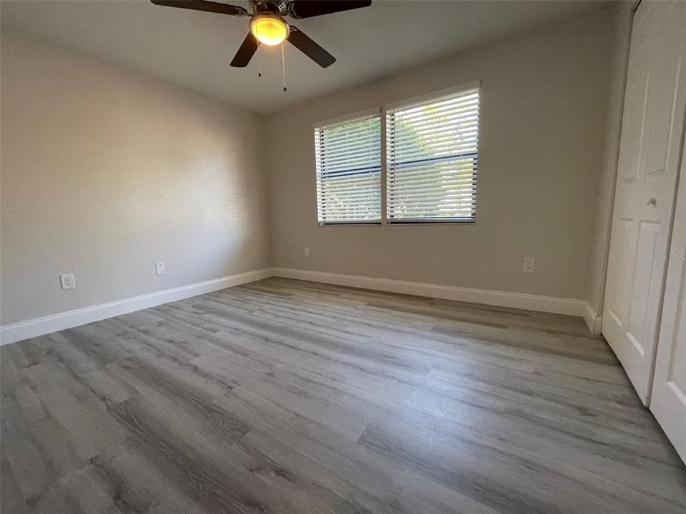 В аренду: $1,900 (2 спален, 2 ванн, 915 Квадратных фут)