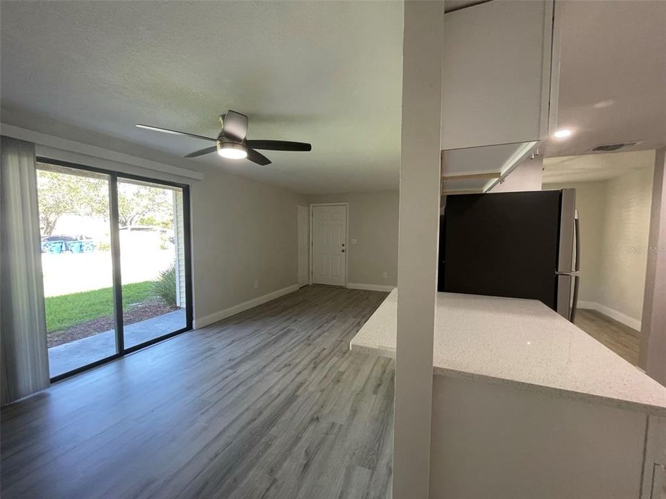 В аренду: $1,900 (2 спален, 2 ванн, 915 Квадратных фут)