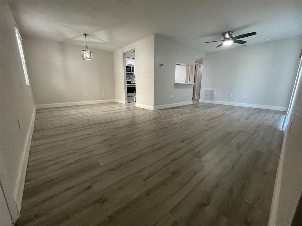 В аренду: $1,900 (2 спален, 2 ванн, 915 Квадратных фут)