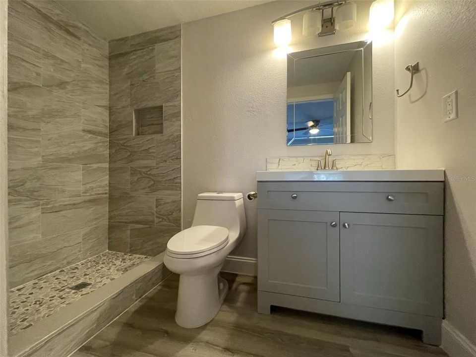 В аренду: $1,900 (2 спален, 2 ванн, 915 Квадратных фут)