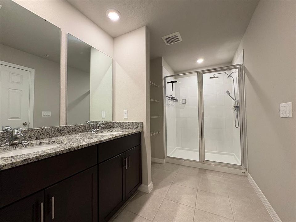 For Rent: $2,350 (3 beds, 2 baths, 1795 Square Feet)